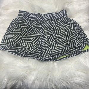 Size Large Juniors Black & White Athletic Shorts E2
